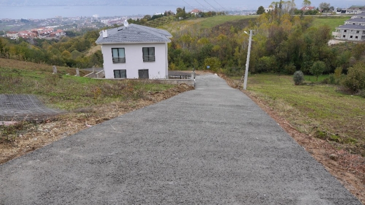 Başiskele’de Beton Yol Çalışmaları Devam Ediyor