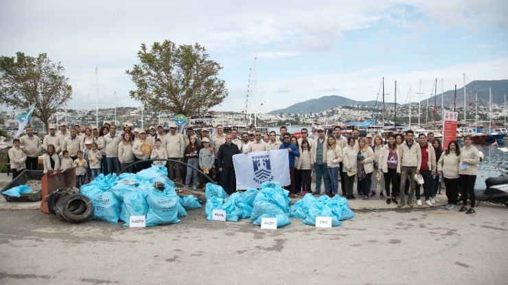 Doğa Dostu Araslar 2 Ton Atığın Denize Karışmasını Engelledi