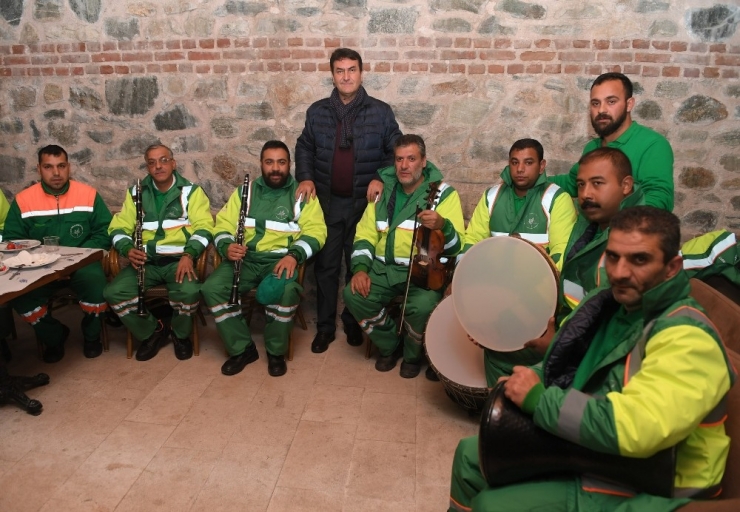 Osmangazi’de Çalgılı Türkülü Temizlik