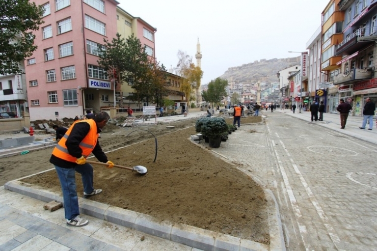 Cumhuriyet Caddesi Şekilleniyor