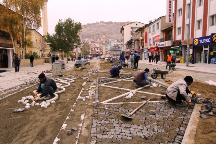 Cumhuriyet Caddesi Şekilleniyor