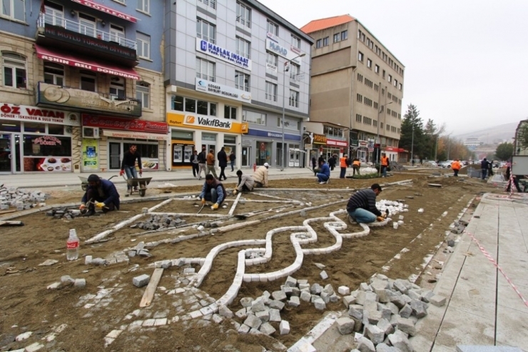 Cumhuriyet Caddesi Şekilleniyor