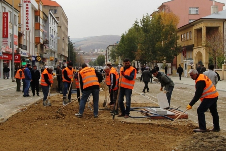 Cumhuriyet Caddesi Şekilleniyor