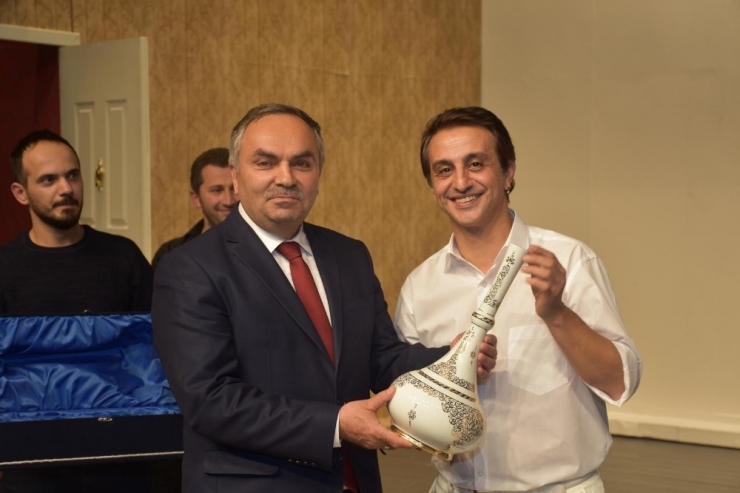 Entrikalı Dolap Komedyası Büyük İlgi Gördü