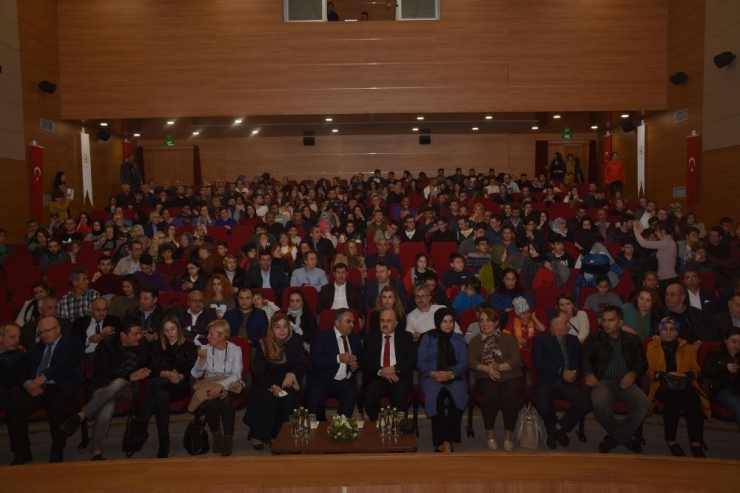 Entrikalı Dolap Komedyası Büyük İlgi Gördü