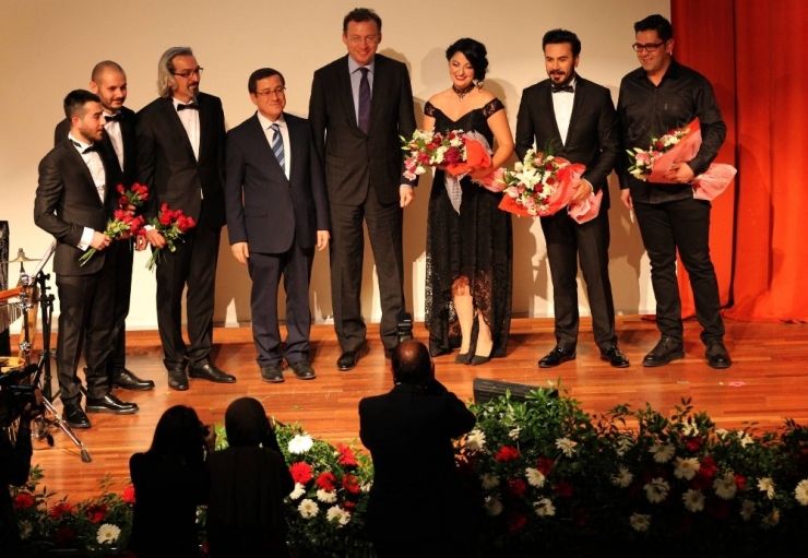 "Mısralarda Es" Konserine Yoğun İlgi