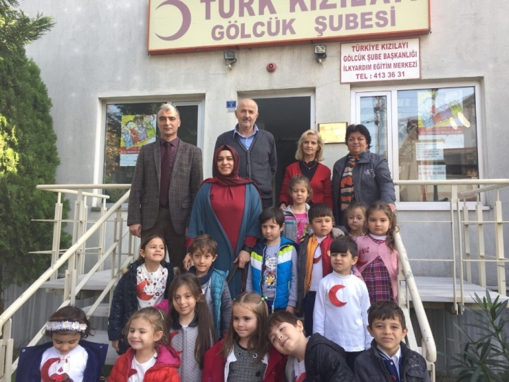 Ana Sınıfı Öğrencileri Harçlıklarını Kızılay’a Bağışladı