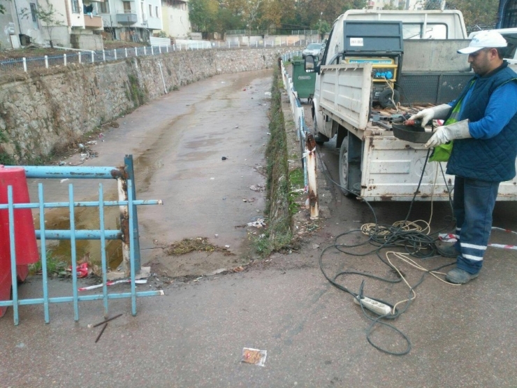 Körfez’de Zarar Gören Korkuluklar Tek Tek Elden Geçiriliyor