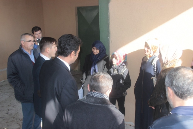 Tavşanlı’da 5 Çiftçiye Küçükbaş Hayvan Hibe Edildi