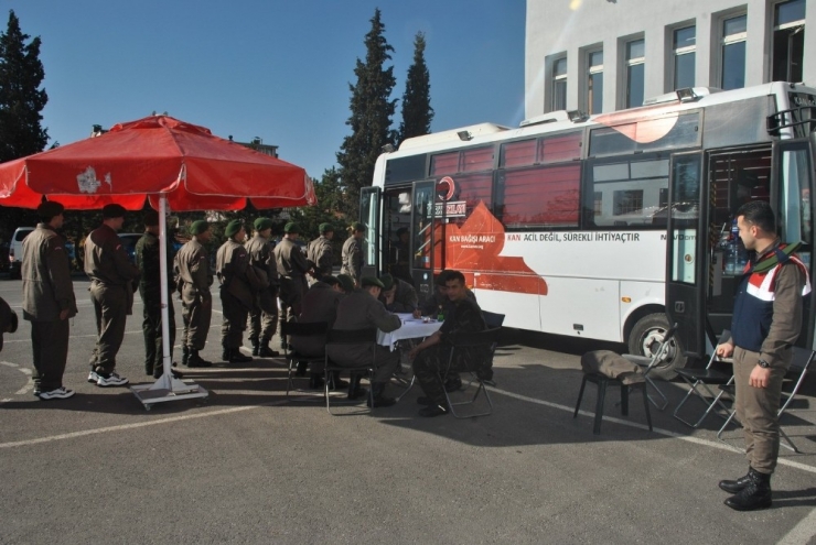 Uşak’ta Mehmetçik Asil Kanını Bağışladı
