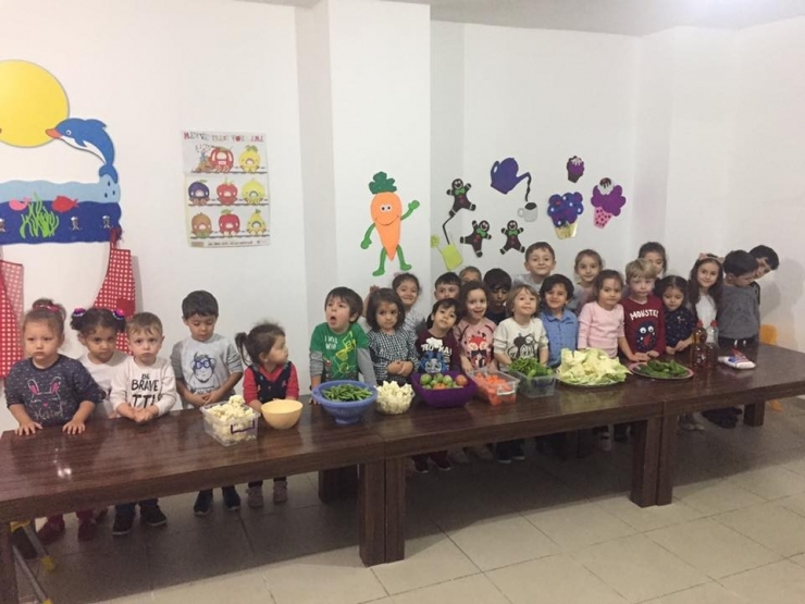 Minik Eller Turşu Kurdu