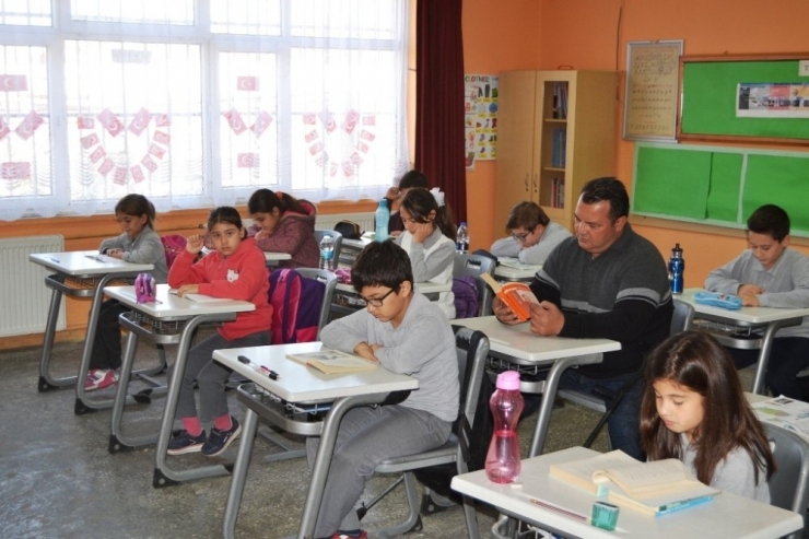 Öğrenciler Gazeteci Ağabeyleriyle Kitap Okudu