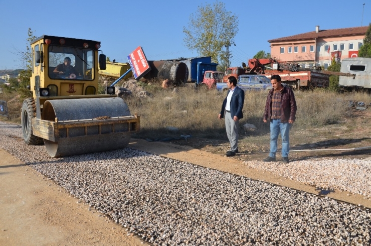 Sathi Kaplama Emisyon Tesisi İle Asfaltlama Çalışmaları Sürüyor
