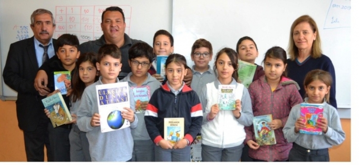 Öğrenciler Gazeteci Ağabeyleriyle Kitap Okudu