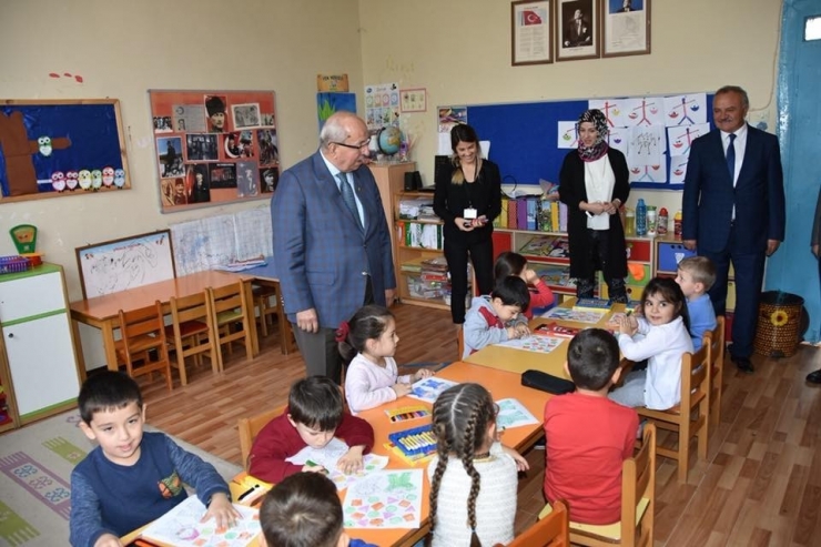 Teski Minik Elleri Üşütmeyecek