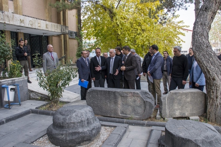 Vali Zorluoğlu’ndan Müdür Aktuğ’a Ziyaret