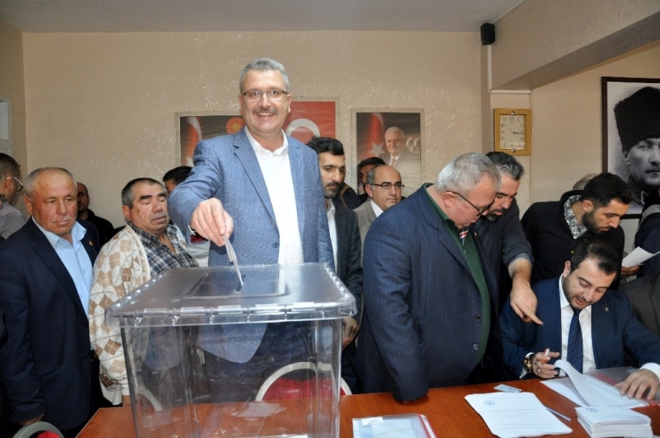 Ak Parti’de Temayül Yoklaması Yapıldı