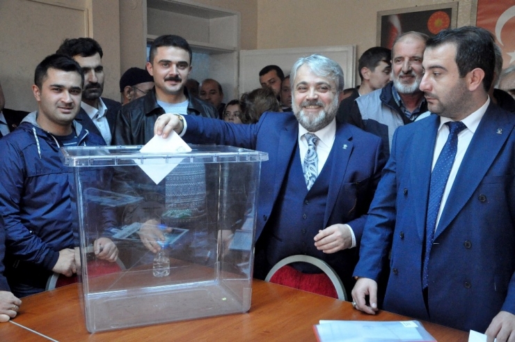 Ak Parti’de Temayül Yoklaması Yapıldı