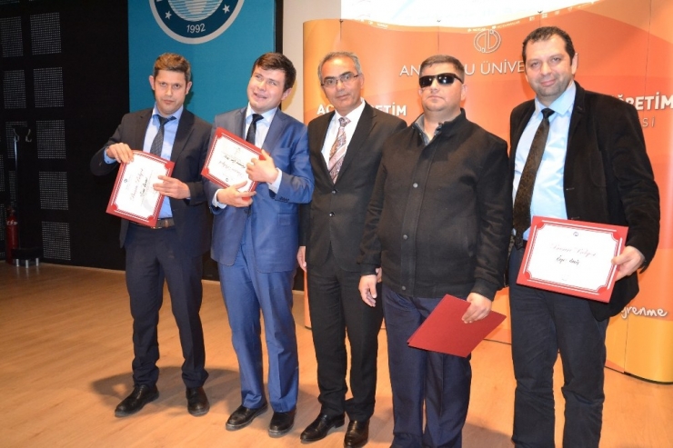 Aöf’de Dereceye Giren Öğrencilere Takdir Belgesi