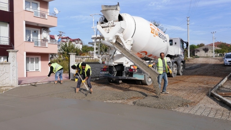 Başiskele’de Sokaklar Betonla Kaplanıyor