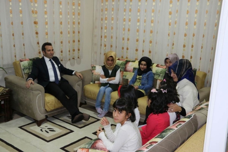 Vali Mantı, Çocuklarla Bir Araya Geldi