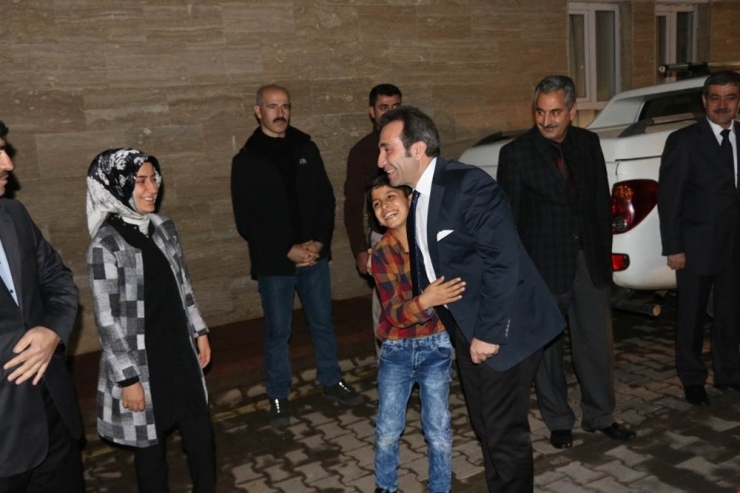 Vali Mantı, Çocuklarla Bir Araya Geldi