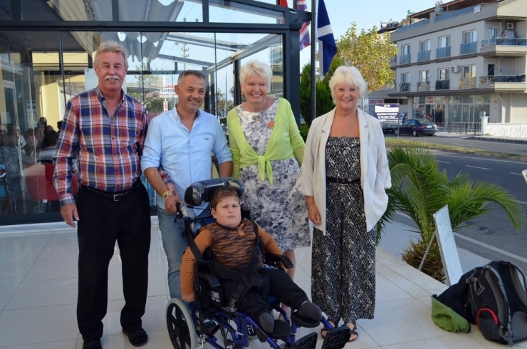 Didim’deki Yabancılar İki Engelliye Umut Oldu