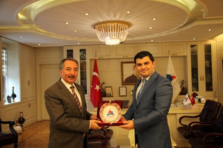 Eleşkirt Kaymakamı Sarı, Rektör Karabulut’u’ Ziyaret Etti