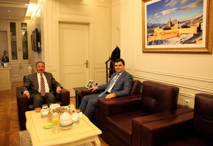 Eleşkirt Kaymakamı Sarı, Rektör Karabulut’u’ Ziyaret Etti