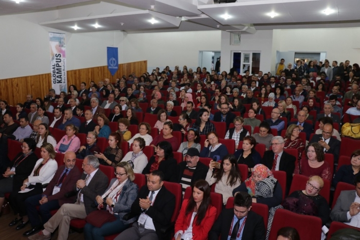 Açık Öğretim Fakültesinin Başarılı Öğrencileri Belgelerini Aldı