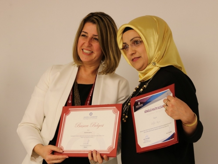 Manisa’da Aöf Öğrencilerine Başarı Belgesi