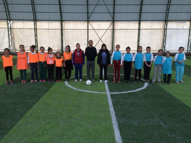 Köy Okullarında Okuyan Kız Öğrenciler Sporla Tanıştı