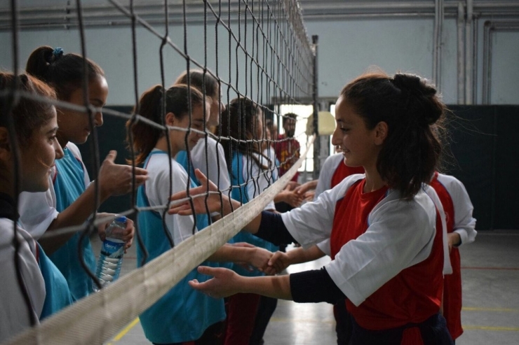 Köy Okullarında Okuyan Kız Öğrenciler Sporla Tanıştı