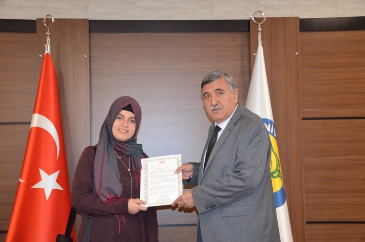 Harran Üniversitesi’ne Birincilikle Yerleşenlere Kutlama Belgesi