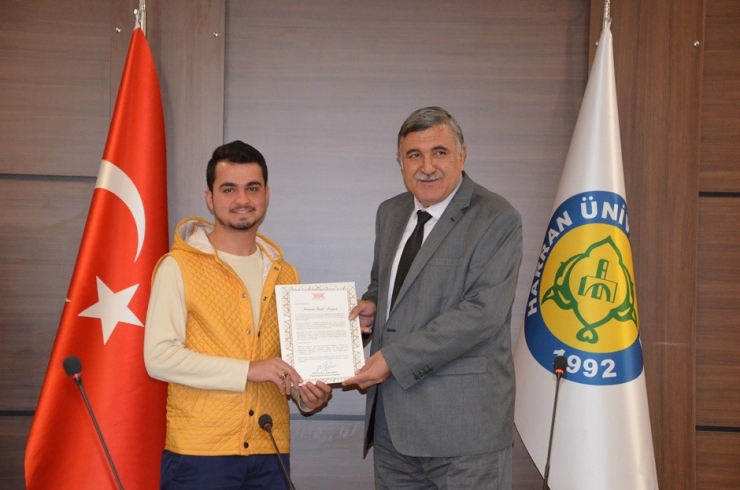 Harran Üniversitesi’ne Birincilikle Yerleşenlere Kutlama Belgesi