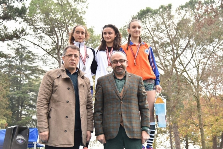 Ödülleri Başkan Hüseyin Üzülmez Verdi