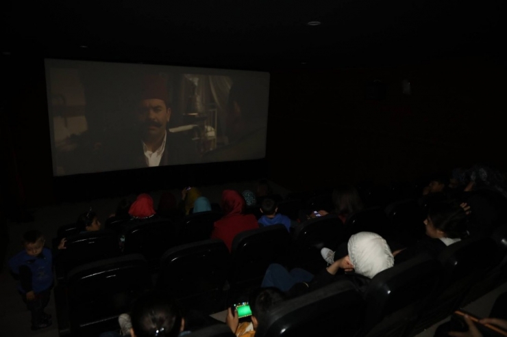 Kilis Belediyesi Bayanları Sinema İle Buluşturuyor