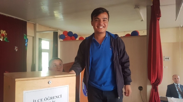 Kulalı Öğrenciler Meclis Başkanlarını Seçti