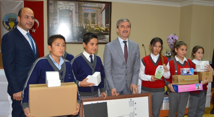 Doğa Dostu Öğrenciler Ödüllendirildi