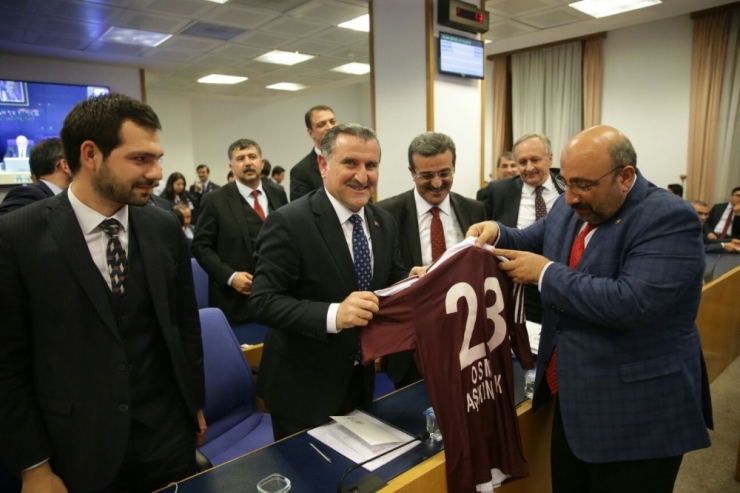 Milletvekili Açıkkapı; “Dünyanın Kaderi Gençlerin Ellerinde Şekillenecek”