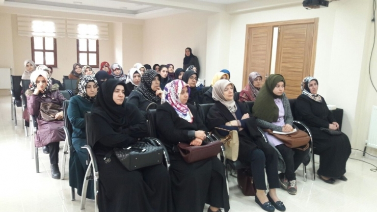 Muş’ta Kadınlara Tefsir Dersi