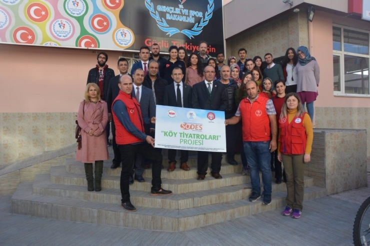 Köy Okullarında Tiyatro Gösterisi Yapılacak