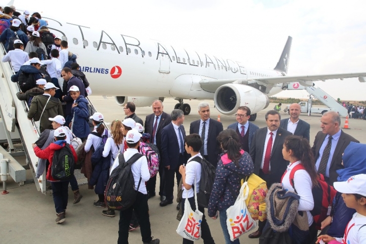 Haliliyeli Öğrenciler İstanbul’a Uğurlandı