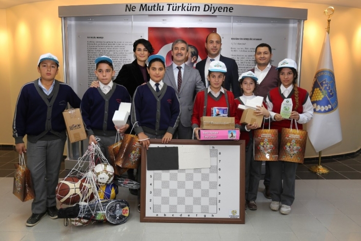 Çevreci Öğrenciler Ödüllerini Başkan Şirin’den Aldı