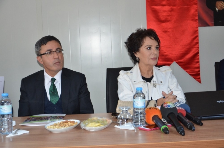 Ünlü Oyuncular Suriyeli Mültecilere Konuk Oldu