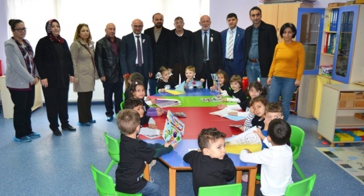 Anaokulu Çocuklarına Boyama Kitabı