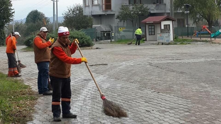 Akçakoca Yukarı Mahallede Mıntıka Temizliği Yapıldı