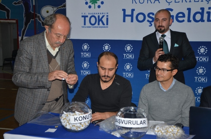 Hak Sahiplerinin Konut Belirleme Kuraları Çekildi