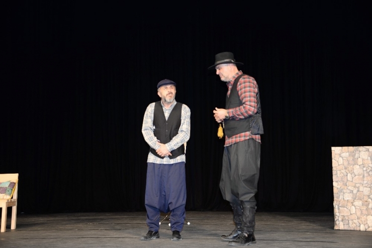 Sağlık Çalışanları ’Erkekler Köyü’ Oyunuyla Tam Not Aldı