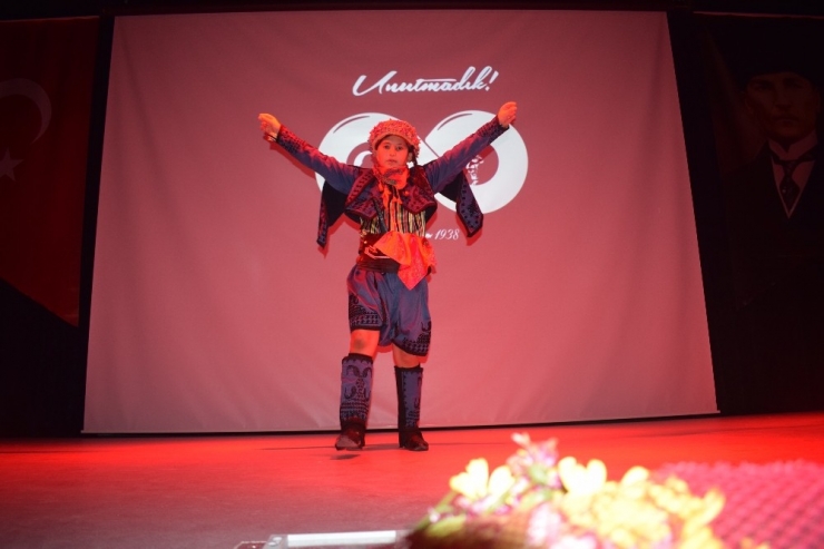 Minik Öğrenciler Atatürk’ü Andı